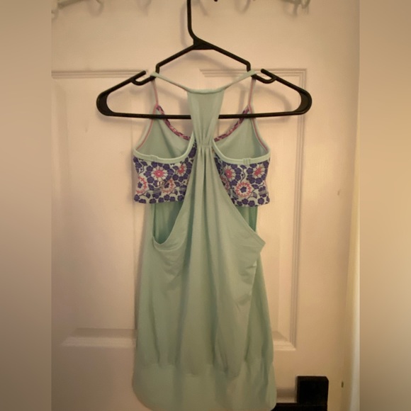 Lululemon 2 in 1 tank/sports bra - Picture 2 of 4